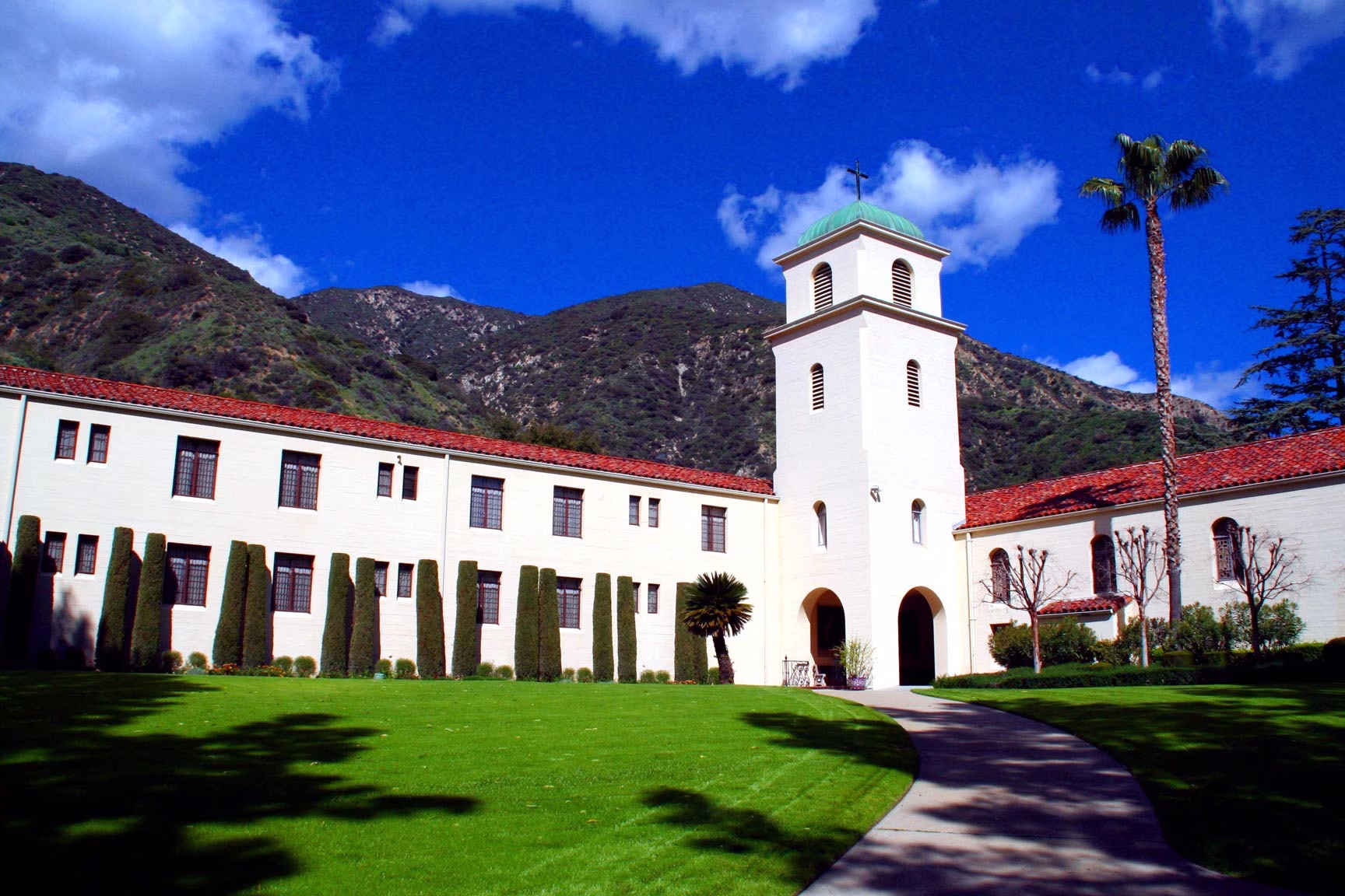 Exterior of the Mater Dolorosa Passionist Retreat Center located in Sierra Madre, CA