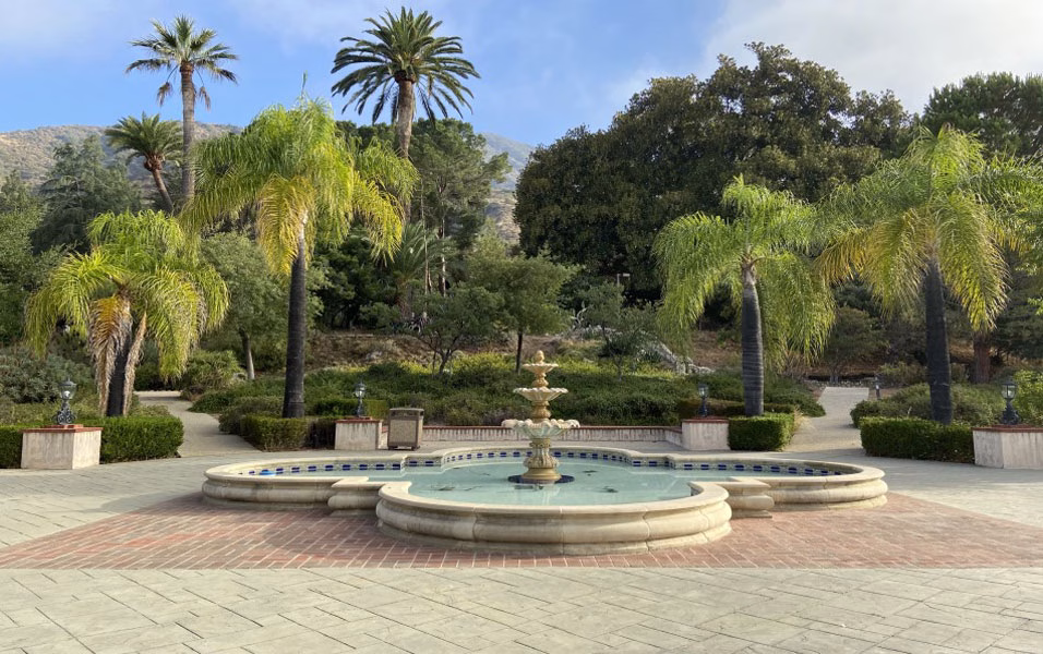 Fountain courtyard offering a quiet place for prayer, reflection, and relaxation at Mater Dolorosa Passionist Retreat Center.